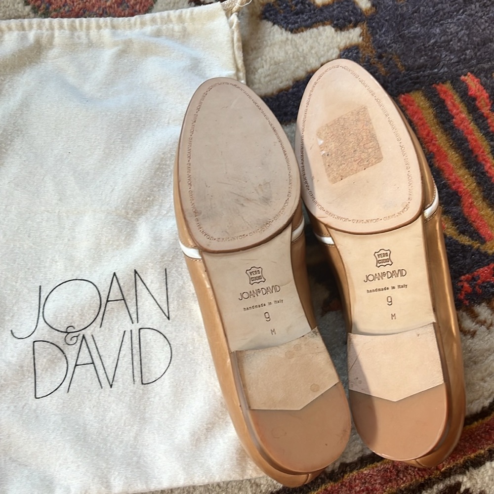 NWOT Vintage Joan & David leather loafers. Tan with white piping detail. Size 9 - Picture 6 of 6
